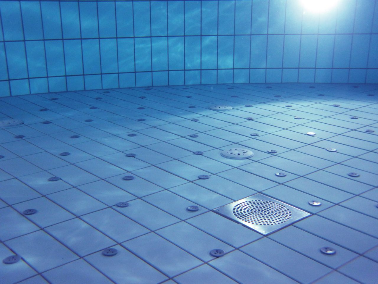 Vanne Bonde De Fond Piscine Ouverte Ou Fermée piscines-abris-design.com