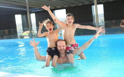 Jouer dans l’eau de la piscine : Les bienfaits