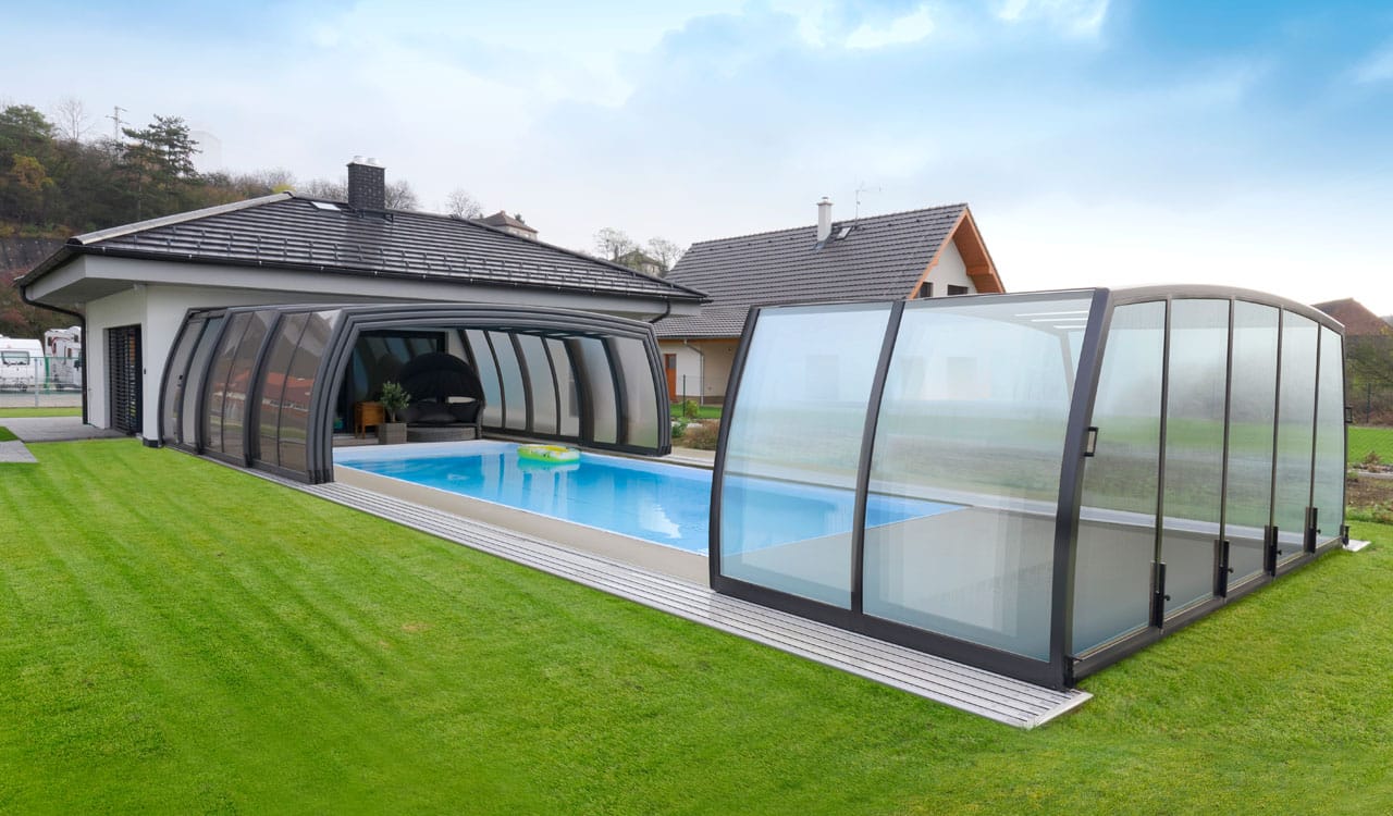 ALTAIS-abri-haut-de-piscine-design abri de piscine haut qui ressemble à une veranda