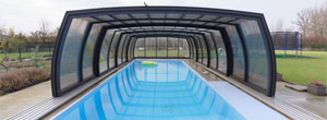 Photo d'abri de piscine haut moderne