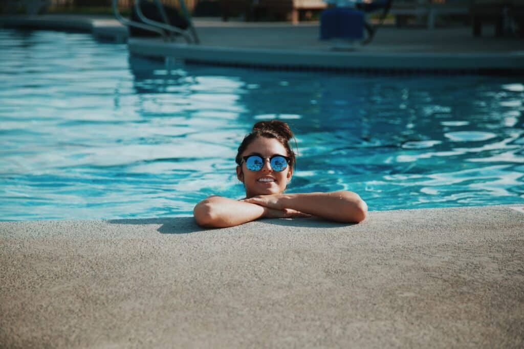 se baigner dans une eau trouble de piscine