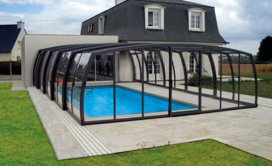 Abri de piscine adossé télescopique